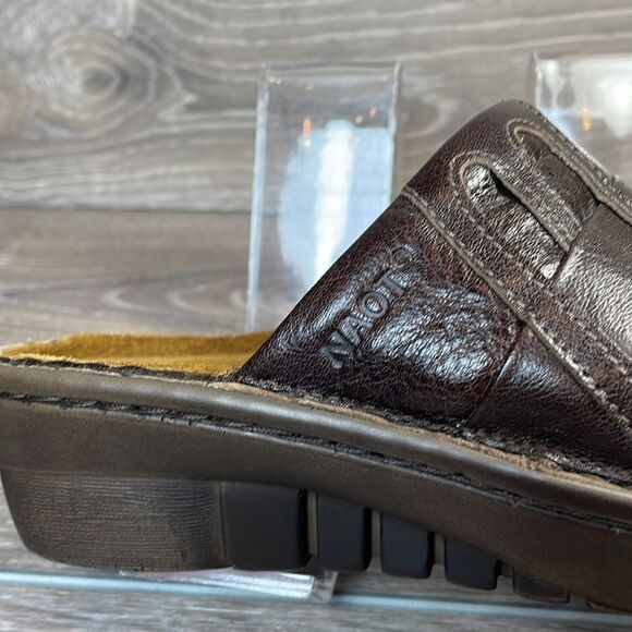 Naot Leap Brown Leather Women’s Sz 5/EU 36 Slip On Comfort Mules - Picture 11 of 11